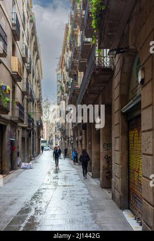 BARCELLONA SPAGNA QUARTIERE GOTICO BARRI GÒTIC STREET E CASE NEL QUARTIERE Foto Stock