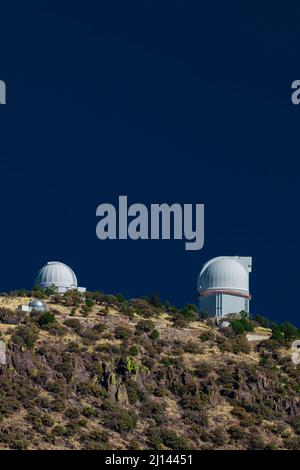 McDonald Observatory si prepara per la visione del cielo notturno - formato ritratto Foto Stock