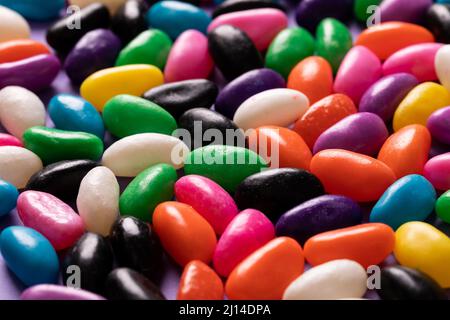 Primo piano con una cornice completa di caramelle multicolore Foto Stock