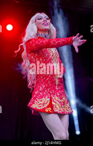 Jas Minh, Irlandese Dancing Drag Queen, CelticFest Vancouver, British Columbia, Canada Foto Stock