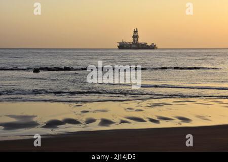 Drillship al largo della costa di Las Palmas in Gran Canaria Isole Canarie Spagna. Foto Stock