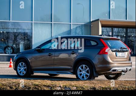 Riga, Lettonia, 18 marzo 2022: Volvo XC90 presso un centro di assistenza ufficiale del concessionario Volvo Car Foto Stock