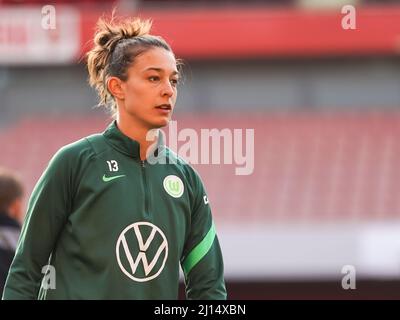 Londra, Regno Unito. 22nd Mar 2022. Felicitas Rauch (13 VfL Wolfsburg) si presenta durante la sessione di allenamento della UEFA Womens Champions League di VFL Wolfsburg all'Emirates Stadium di Londra, Inghilterra. Daniela Porcelli /SPP Credit: SPP Sport Press Photo. /Alamy Live News Foto Stock