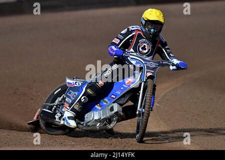 MANCHESTER, REGNO UNITO. MAR 21ST. Matej Zagar durante il Peter Craven Memorial Trophy al National Speedway Stadium di Manchester lunedì 21st marzo 2022. (Credit: Eddie Garvey | MI News) Credit: MI News & Sport /Alamy Live News Foto Stock