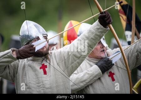 Evesham, Worcestershire, Regno Unito. 7th Agosto 2021. Nella foto: I re-enattori praticano tecniche di combattimento dopo un'assenza di battaglia di 2 anni dovuta al pande Covid Foto Stock