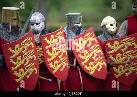 Evesham, Worcestershire, Regno Unito. 7th Agosto 2021. Nella foto: I re-enattori praticano tecniche di combattimento dopo un'assenza di battaglia di 2 anni dovuta al pande Covid Foto Stock