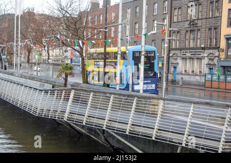 Dublino Marzo 2022: Dublin Bus è una filiale del CIÉ e fornisce servizi di autobus all'interno di Dublino, nonché da e per le aree circostanti. Foto Stock