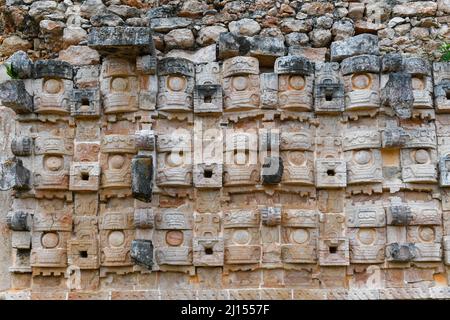 Palazzo delle maschere, Kabah, sito archeologico maya nella regione Puuc dello Yucatan occidentale, Messico Foto Stock