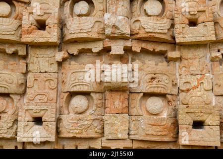 Palazzo delle maschere, Kabah, sito archeologico maya nella regione Puuc dello Yucatan occidentale, Messico Foto Stock