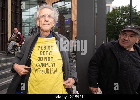 Bristol Magistrates' Court, Bristol, Regno Unito. 3rd agosto 2021. Il fratello maggiore di Jeremy Corbyn, Piers Corbyn, 74, di East Street a Southwark arriva a Brist Foto Stock