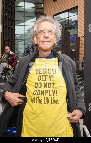 Bristol Magistrates' Court, Bristol, Regno Unito. 3rd agosto 2021. Il fratello maggiore di Jeremy Corbyn, Piers Corbyn, 74, di East Street a Southwark arriva a Brist Foto Stock