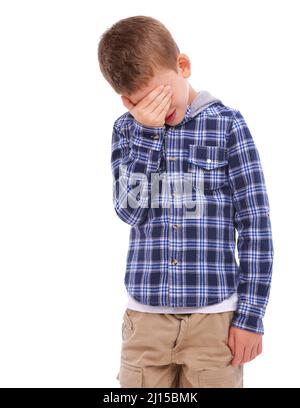 HES crescerà in grande. Studio girato di un ragazzo vestito casualmente isolato su bianco. Foto Stock