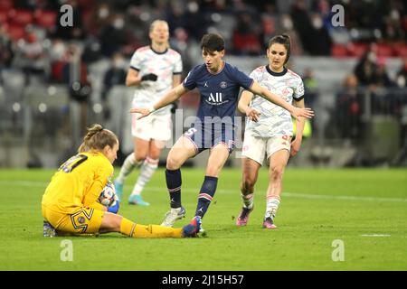 Primo: Fuvuball: Calcio: 22.03.2022 Champions League femminile, stagione 2021/2022 quarti di finale prima tappa, FC Bayern Mv* nchen - Parigi Saint-Germain, Elisa De Almeida, Parigi Saint-Germain, PSG, Parigi, figura intera, Foto Stock