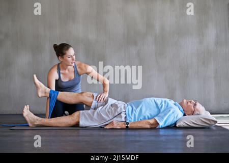 Aiutare i miei pazienti a recuperare è la mia unica priorità. Ritratto di una fisioterapista femminile. Foto Stock