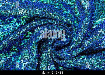 Paillettes blu background.Shiny blue and green fabric.Handicraft e hobby. Tessitura e ricamo con paillettes. Foto Stock