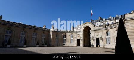 L'illustrazione mostra l'ingresso (all'interno del cortile) al Palazzo Presidenziale Elysee (Palais de l'Elysée). Foto Stock