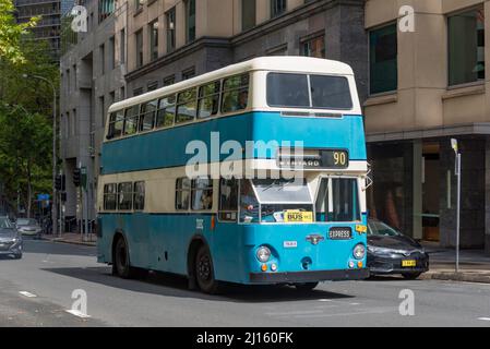 19th marzo 2022, Sydney Australia: Gli autobus Vintage a due piani di Sydney hanno effettuato viaggi gratuiti per tutta la giornata per il 90th° compleanno del Sydney Harbour Bridge Foto Stock