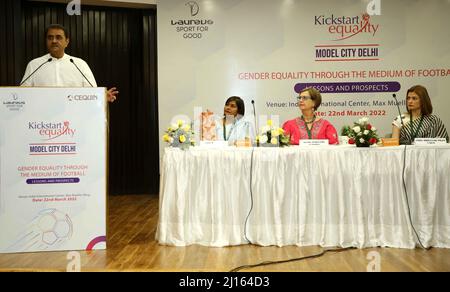 New Delhi, India. 21st Mar 2022. Praful Patel, MP & President All India Football Federation, Sara Abdullah Pilot, Presidente, CEQUIN, alla conferenza CEQUIN India dal titolo uguaglianza di genere attraverso il mezzo di calcio. Sapendo che la FIFA Under-17 Women's World Cup si terrà in India questo ottobre, che potrebbe essere esplorata come un modello sostenibile per l'empowerment della bambina (Credit Image: © Jyoti Kapoor/Pacific Press via ZUMA Press Wire) Foto Stock