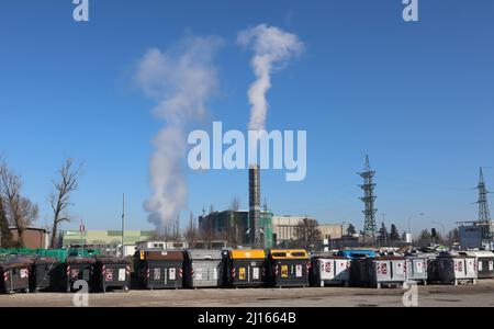 Bologna - Italia - 29 gennaio 2022: Inceneritore di rifiuti del Gruppo Hera. Il Gruppo Hera è un'azienda italiana multi-service per l'ambiente. Foto Stock