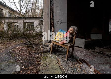 L'asilo numero 10, noto anche come Cheburashka, si trova nella città abbandonata di Pripyat all'interno della zona di esclusione di Chernobyl. Foto Stock