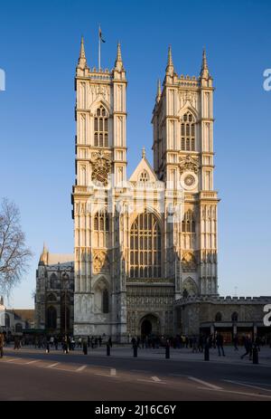 Westfassade, 1722 und 1745 von Christopher Wren, Nicholas Hawksmoor und John James errictet , St., Sankt, Saint, St. Sankt, Saint Foto Stock