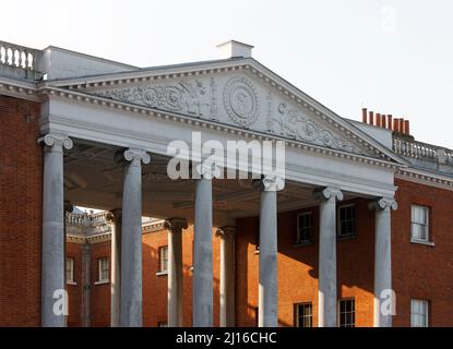 An 1761 von Robert Adam erbaut, Ostseite mit Portikus Foto Stock