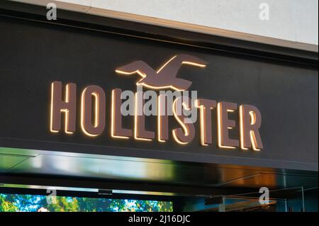 Belfast, Regno Unito- 21 febbraio 2022: Hollister Store a Belfast, Irlanda del Nord. Foto Stock