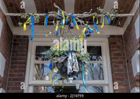 Decorazione orientale con un tema ucraino per protesta ad Amsterdam Paesi Bassi 22-3-2022 Foto Stock