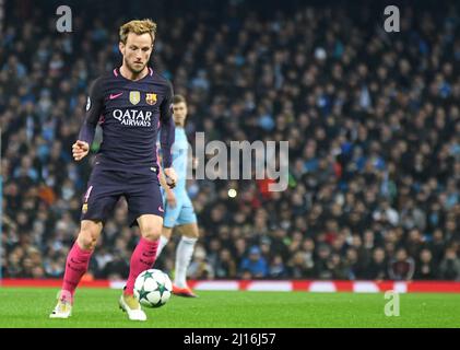 MANCHESTER, INGHILTERRA - 1 NOVEMBRE 2016: L'Ivan Rakitic di Barcellona è stato raffigurato in azione durante la partita UEFA Champions League Group C tra Manchester City e il FC Barcelona al City of Manchester Stadium. Copyright: Cosmin Iftode/Picstaff Foto Stock