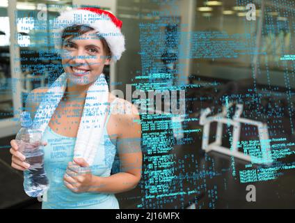 Immagine composita del trattamento dei dati contro la donna caucasica vestendo santa Hat in palestra Foto Stock