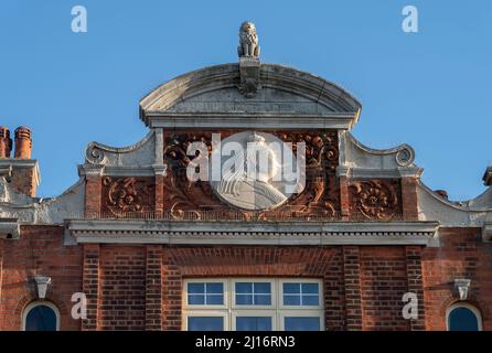 Il pub Queens Head al Ramsgate Marina nel Kent Foto Stock