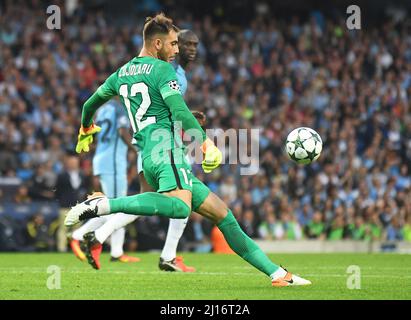 MANCHESTER, INGHILTERRA - 24 AGOSTO 2016: Valentin Cojocaru dell'FCSB raffigurato durante la seconda tappa del legame UEFA Champions League 2016/17 tra Manchester City (Engalnd) e FCSB (Romania) all'Etihad Stadium. Copyright: Cosmin Iftode/Picstaff Foto Stock