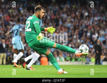 MANCHESTER, INGHILTERRA - 24 AGOSTO 2016: Valentin Cojocaru dell'FCSB raffigurato durante la seconda tappa del legame UEFA Champions League 2016/17 tra Manchester City (Engalnd) e FCSB (Romania) all'Etihad Stadium. Copyright: Cosmin Iftode/Picstaff Foto Stock