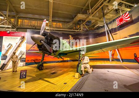 Honolulu, Oahu, Hawaii, Stati Uniti - Agosto 2016: Giapponese Fighter Mitsubishi A6M2 modello 21 di 1940 in Hangar 37 della Pearl Harbor Aviation Foto Stock