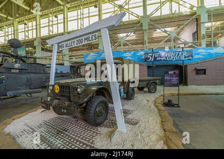 Honolulu, Oahu, Hawaii, Stati Uniti - Agosto 2016: US Army Dodge WC Serie 4x4 camion al Pearl Harbor Aviation Museum of Hawaii Foto Stock