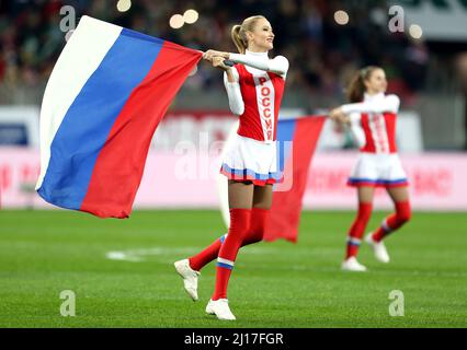 Foto di archivio datata 10-10-2019 di cheerleaders russi allo stadio Luzhniki di Mosca. La Russia ha dichiarato interesse ad ospitare Euro 2028 o Euro 2032, ha dichiarato la federazione calcistica del paese. Data di emissione: Mercoledì 23 marzo 2022. Foto Stock