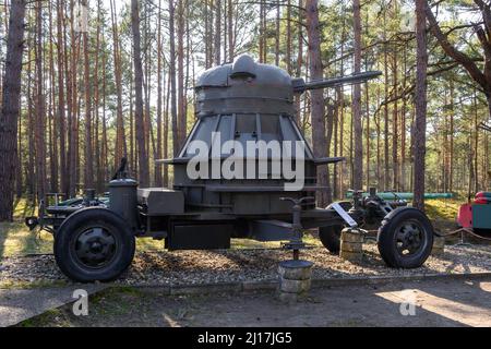 Hel, Polonia - 20 marzo 2022: Il museo militare all'aperto. Il Museo Coastal Defense di Hel Foto Stock