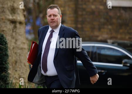 Downing St. London, Regno Unito. 23rd marzo 2022. Il MP di Rt Hon Mark Spencer, Signore Presidente del Consiglio, leader della Camera dei Comuni, arriva al 10 Downing Street per la riunione del Gabinetto questa mattina. Chris Aubrey/Alamy Live News Foto Stock