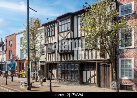 Conquest House, Palace Street, Canterbury, Kent, pensò che fosse dove quattro cavalieri tracciarono l'assassinio di Thomas Becket. Palace Street è stato recentemente nam Foto Stock