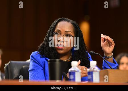 Il giudice Ketanji Brown Jackson testimonia dinanzi al Comitato giudiziario del Senato degli Stati Uniti la sua nomina a Giustizia associata della Corte Suprema degli Stati Uniti per sostituire la Giustizia Stephen G. Breyer a Capitol Hill a Washington, DC mercoledì 23 marzo 2021.Credit: Ron Sachs/CNP /MediaPunch Foto Stock