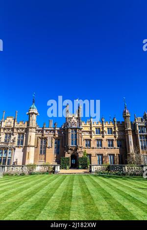 Esterno della casa Knebworth, in stile gotico Tudor, Hertfordshire, Regno Unito Foto Stock