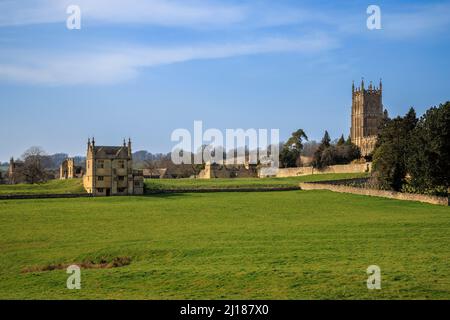The East Banqueting House e St James’s Church Across the Coneygree (Rabbit Warren) a Chipping Campden, Cotswolds, Inghilterra Foto Stock