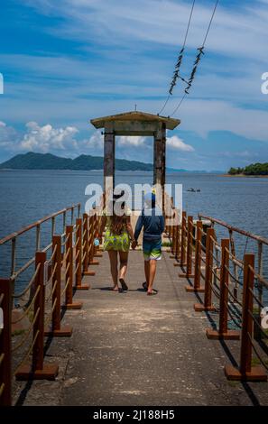 Splendida vista sul molo del parco nazionale di San Lucas - Chiesa e rovine - in Costa Rica Foto Stock