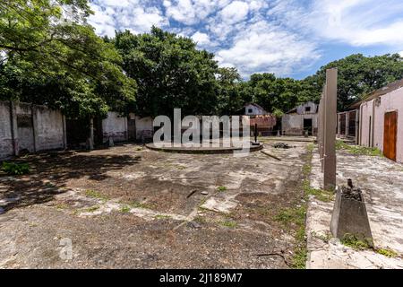 Splendida vista sul molo del parco nazionale di San Lucas - Chiesa e rovine - in Costa Rica Foto Stock