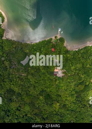 Splendida vista sul molo del parco nazionale di San Lucas - Chiesa e rovine - in Costa Rica Foto Stock