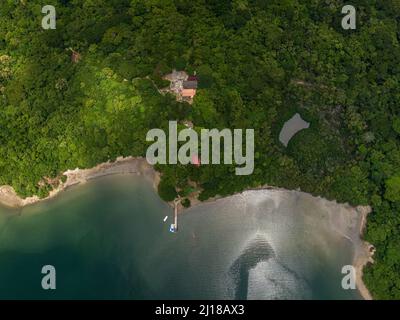 Splendida vista sul molo del parco nazionale di San Lucas - Chiesa e rovine - in Costa Rica Foto Stock