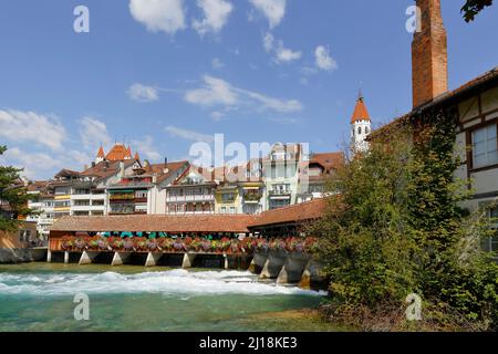 Thun, Svizzera - 08 settembre 2015: Vista generale verso il centro storico di Thun. Thun con una popolazione di circa 45.000 abitanti è una loca cittadina Foto Stock