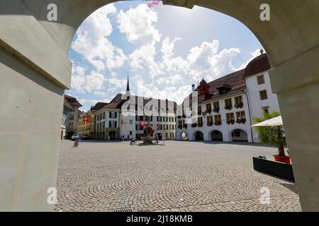 Thun, Svizzera - 08 settembre 2015: Ex casa della gilda, ora l'Hotel Krone situato sulla Piazza del Municipio, il nome deriva dal municipio bui Foto Stock