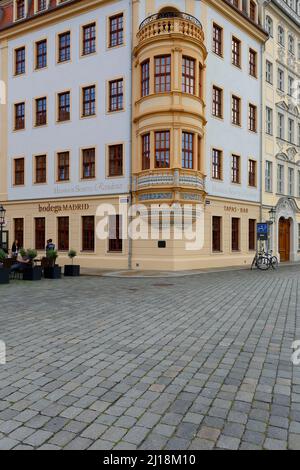Dresda, Germania - 19 settembre 2015: Dettaglio architettonico all'angolo di una delle case più antiche della Germania, con il titolo di Residence Premium. Foto Stock