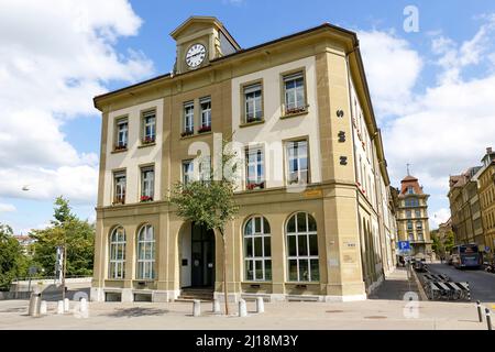 Berna, Svizzera - 06 settembre 2015: Edificio principale della scuola secondaria privata (per studenti di età compresa tra i 13 e i 16 anni). Questa scuola si chiama NMS Bern Foto Stock